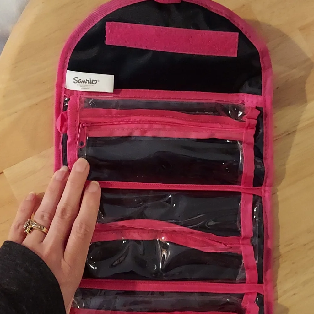 Hello‎ Kitty roll up storage kit